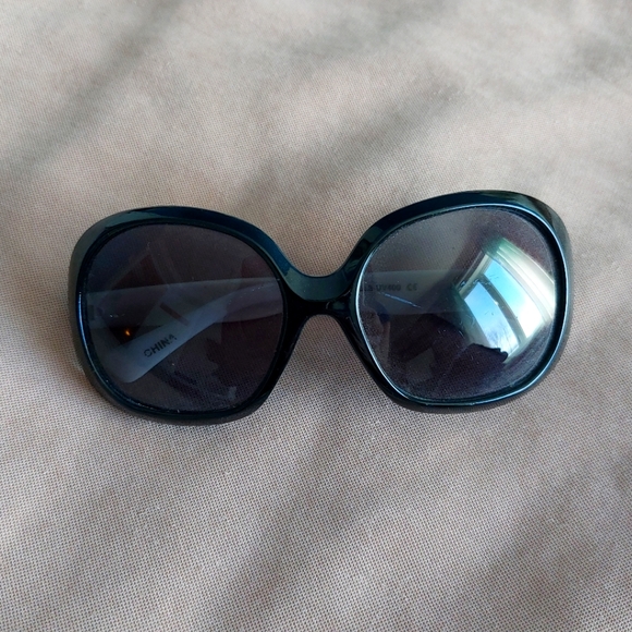 FREE add on sunglasses - Picture 1 of 2